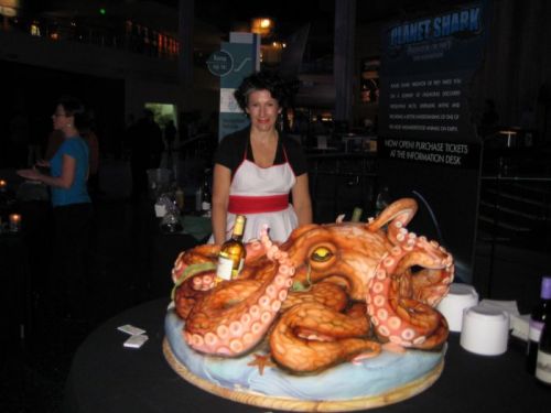 Огромный торт в форме осьминога